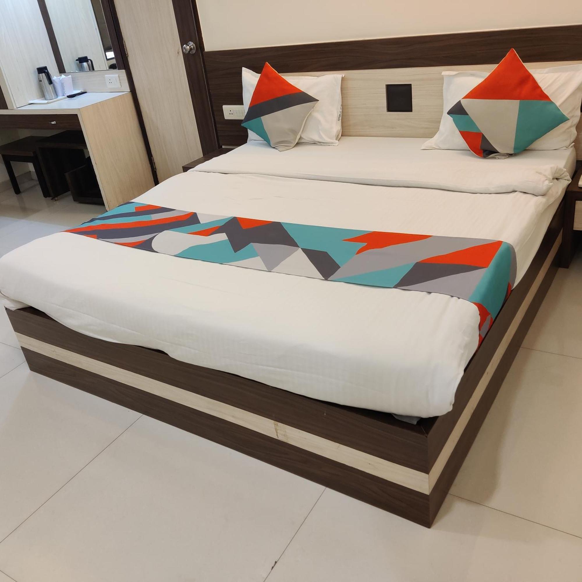 Hotel Palliate Ahmedabad Extérieur photo