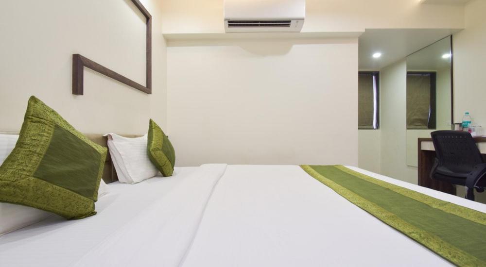 Hotel Palliate Ahmedabad Extérieur photo