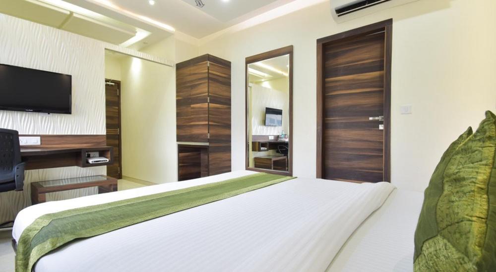 Hotel Palliate Ahmedabad Extérieur photo