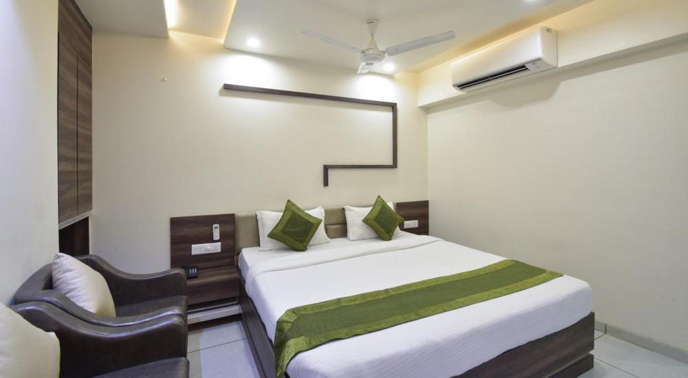 Hotel Palliate Ahmedabad Extérieur photo