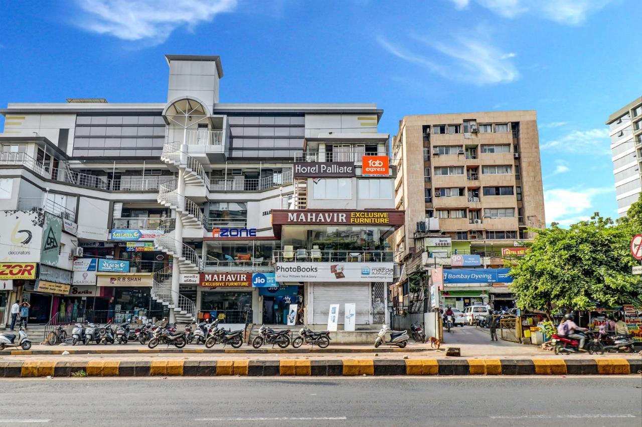 Hotel Palliate Ahmedabad Extérieur photo